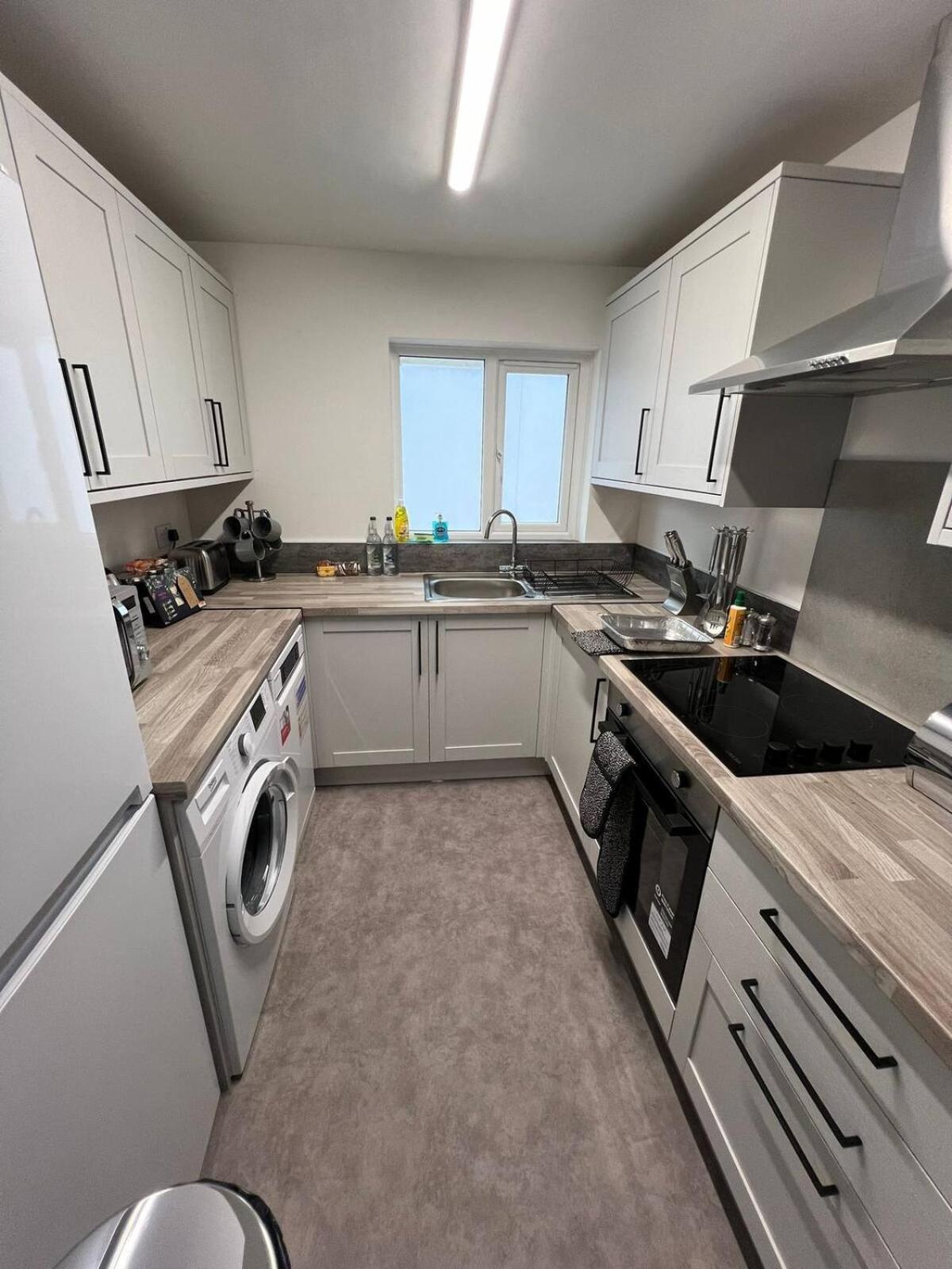 Wow! Seaview Beach Apartment Sleeps 6-Free Parking Bornemouth Extérieur photo